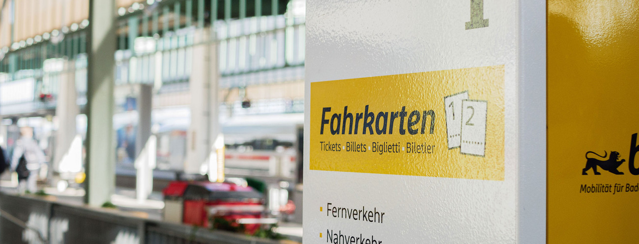 Rückseite eines Fahrkartenautomates.