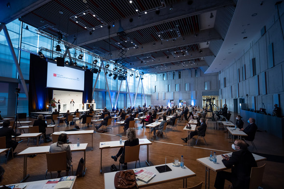 Gesundheit Dritte Jahresveranstaltung des Forums Gesundheitsstandort Blick ins Forum während der Diskussionsrunde bei der dritten Jahresveranstaltung des Forums Gesundheitsstandort Baden-Württemberg