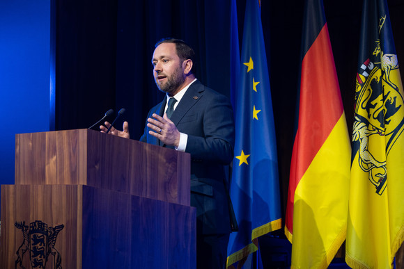 Europa Neujahrsempfang in der Landesvertretung in Brüssel Staatssekretär Florian Hassler bei seiner Ansprache