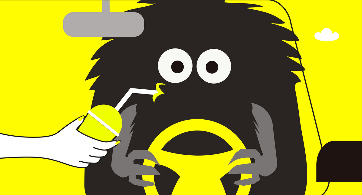 In dieser Illustration sitzt das Ablenkungsmonster konzentriert am Steuer. Eine Hand reicht vom Bildrand ein Getränk mit Strohhalm zu trinken.