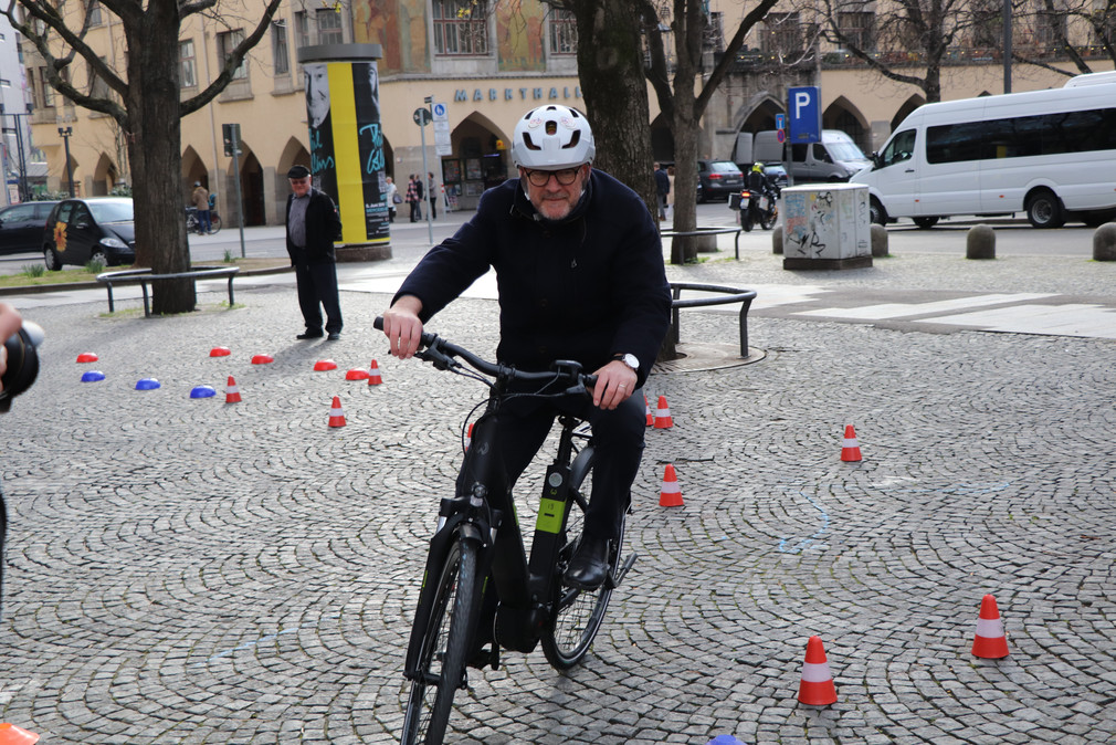 „Sicher E-Biken“ – Ministerium fördert kostenlose Fahrsicherheitstrainings für Pedelec-Käufer (Bilderquelle: Hannes Huber Kommunikation)