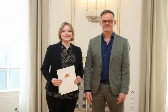 Medien Vorstand der Landesanstalt für Kommunikation ernannt Staatssekretär Rudi Hoogvliet (r.) und Sabrina Hartmann (l.)