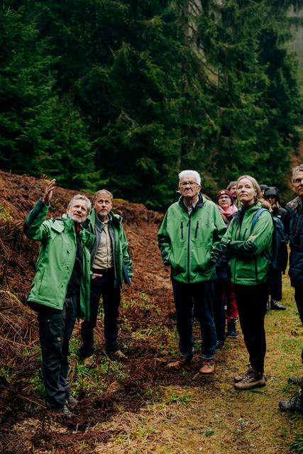 Erläuterungen für Ministerpräsident Winfried Kretschmann (Mitte) und Umweltministerin Thekla Walker (rechts)