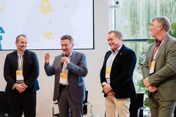 Oberbürgermeister Roland Tralmer und Erster Bürgermeister Roland Schmidt der Stadt Albstadt berichten über Ihre Vision für die zukünftige Mobilität vor Ort und die Hintergründe Ihrer Teilnahme am Starklar-Programm für Klimamobilitätspläne.