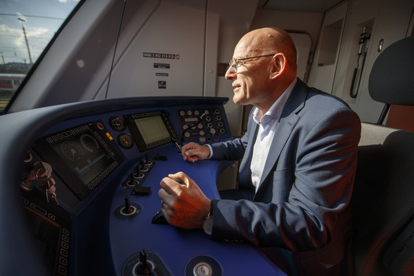 Winfried Hermann im Talent-2-Fahrzeug (Bilderquelle: Gottfried Stoppel)