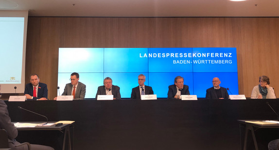 Landespressekonferenz zu den Fahrplanänderungen im regionalen Schienenverkehr. (Bild: Verkehrsministerium Baden-Württemberg)