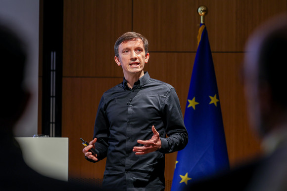 Europa Präsidentschaft der „Vier Motoren für Europa“ übergeben Forschungsgruppenleiter Robust Machine Learning am Max-Planck-Institut für Intelligente Systeme Tübingen Dr. Wieland Brendel