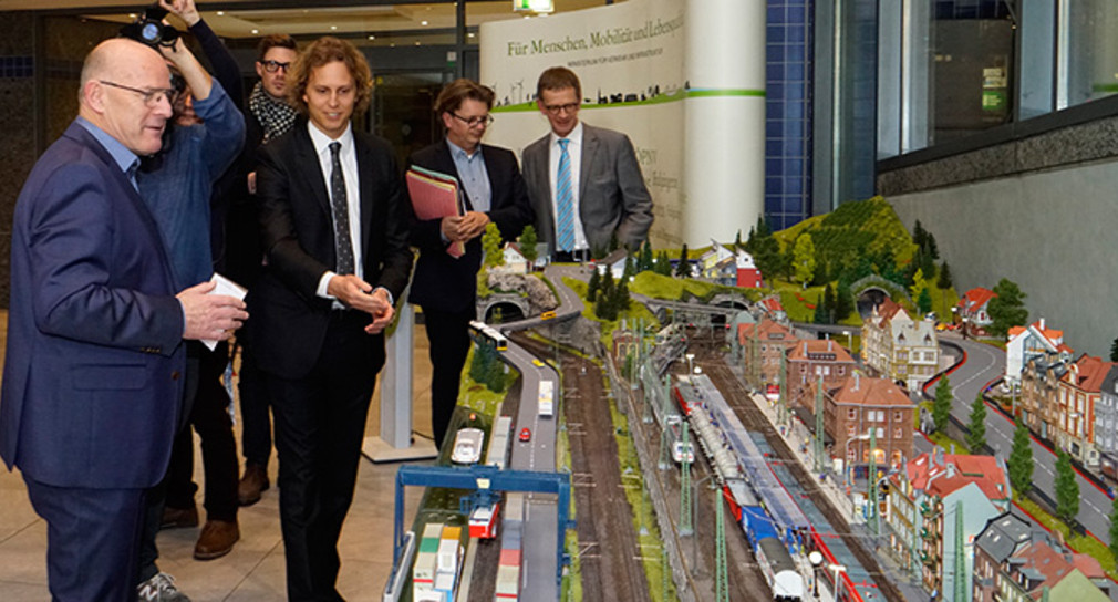 Minister Hermann zusammen mit dem Geschäftsführer von Märklin Modellbahnen Herrn Florian Sieber