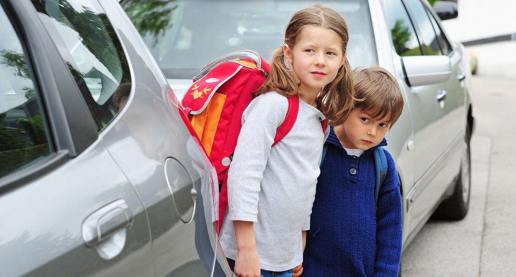 Kinder auf dem Schulweg (Bild: Fotolia.com/ Photophonie)