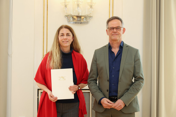 Medien Vorstand der Landesanstalt für Kommunikation ernannt Staatssekretär Rudi Hoogvliet (r.) und Arnhilt Kuder (l.)