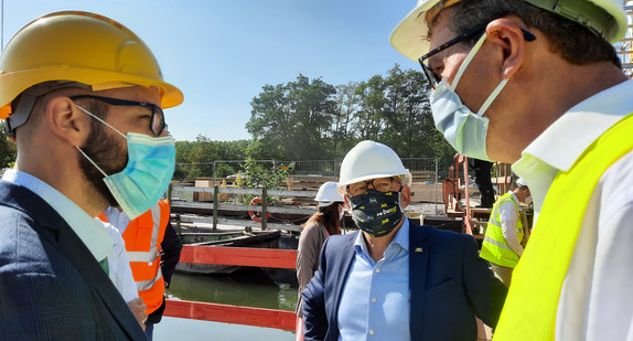 Verkehrsminister Winfried Hermann hat die Neckarschleuse Feudenheim in Mannheim besucht (Bild: Verkehrsministerium Baden-Württemberg)