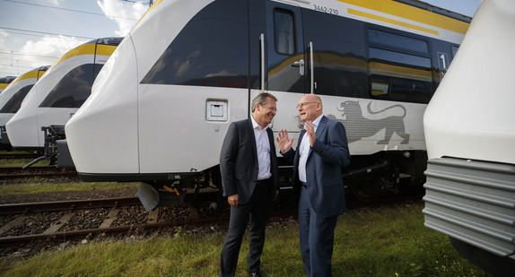 Verkehrsminister Hermann und Herr Weltzien (Bilderquelle: Gottfried Stoppel)