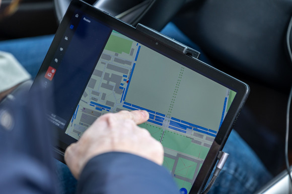 Digitale Parkraumkontrolle Bundesweite Premiere: Digitale Parkraumkontrolle mit Scan-Fahrzeug Versuchsprojekt Digitale Parkkontrolle