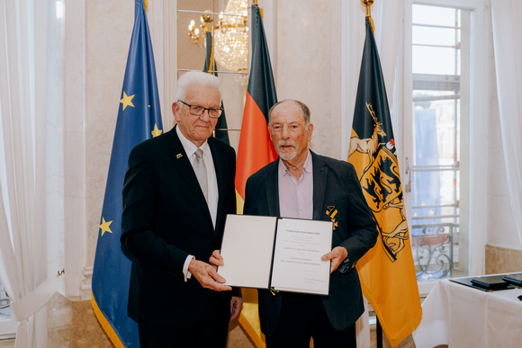 Ministerpräsident Winfried Kretschmann (links) und Dr. Walter Hartmann (rechts)