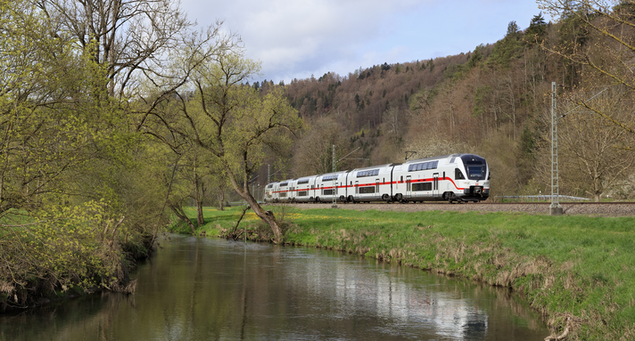 	DB Fernverkehr mit ET 4010 auf der Strecke Stuttgart - Singen zwischen Sulz und Aistaig am Neckar