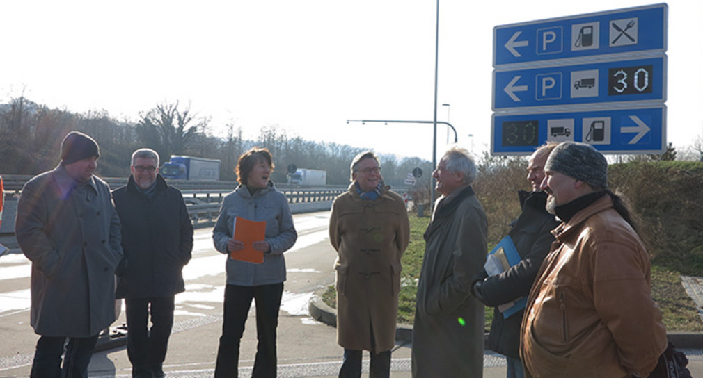 Verkehrssicherheit Dynamische Lkw-Stellplatzanzeigen entlang der A 5 in Betrieb