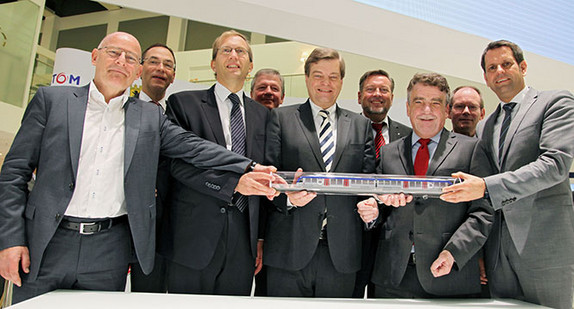 Unterzeichnung Letter of Intent (Copyright: Alstom/ Photograf B. Rosenthal)