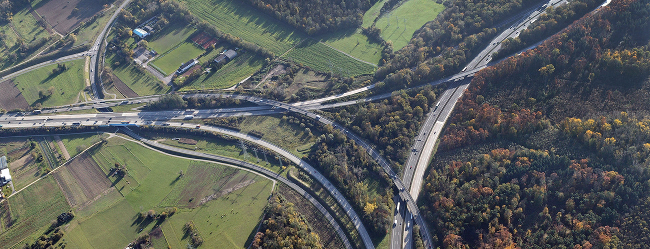 Autobahnknoten A5/A8 bei Karlsruhe (Bild: Manfred Grohe)