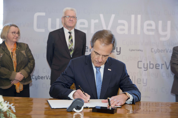 Forschung Europäische Forschungskooperation „Cyber Valley“ startet Dr. Volkmar Denner, Vorsitzender der Geschäftsführung Robert Bosch GmbH