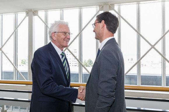 Zusammenarbeit Kretschmann besucht Vorarlberg Ministerpräsident Winfried Kretschmann (links) und der Vorarlberger Landeshauptmann Markus Wallner (rechts)