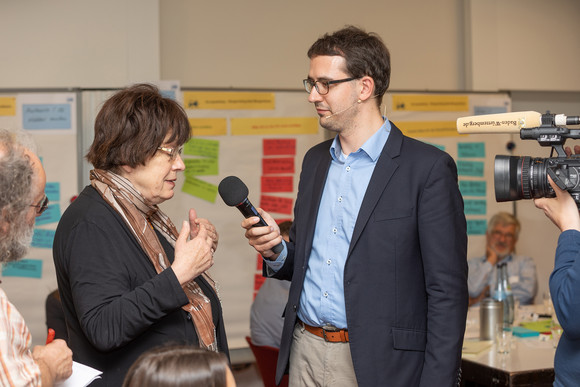Europa Erster Bürgerdialog im Rahmen des Europadialogs in Bad Mergentheim Staatsrätin Gisela Erler im Interview (Foto: Jens Hackmann)