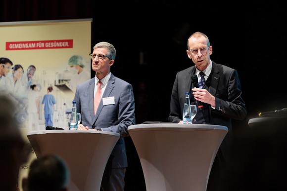 Gesundheit Vierte Jahresveranstaltung des Forums Gesundheitsstandort Gesprächsrunde mit Ministerialdirektor Reiner Moser