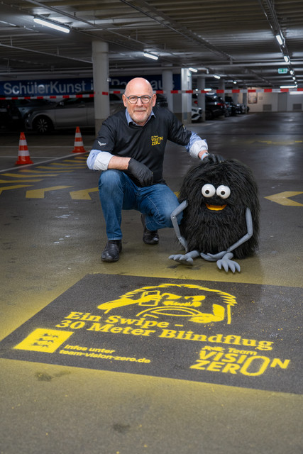 Minister Hermann mit Sprühbild
