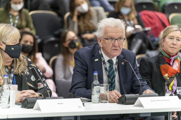 Auslandsreise Delegationsreise nach Schottland und England Ministerpräsident Winfried Kretschmann bei seiner Rede auf der Generalversammlung des Klimabündnisses Under2 Coalition in Glasgow
