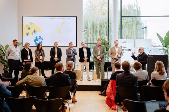 In seiner Gratulation an die Startklar-Kommunen spricht Verkehrsminister Hermann über die Entwicklungen in der Verkehrsplanung jeder der Kommunen. 