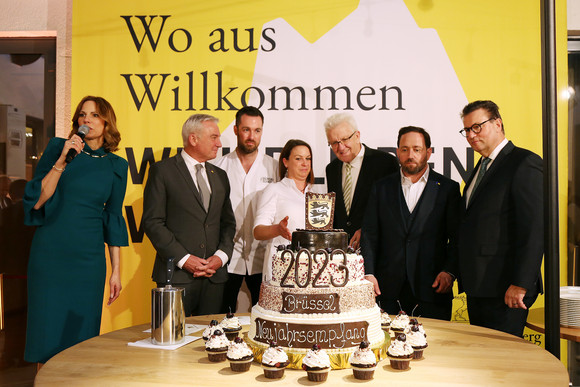 Europa Neujahrsempfang in der Landesvertretung in Brüssel Präsentation einer Baden-Württemberg-Torte