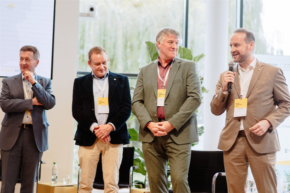 Erster Bürgermeister der Stadt Schwäbisch Gmünd, Christian Baron, berichtet über die Beweggründe für die Teilnahme am Startklar-Programm.