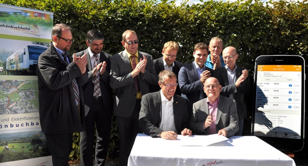 Unterzeichnung der Absichtserklärung zur Finanzierung der Schönbuchbahn