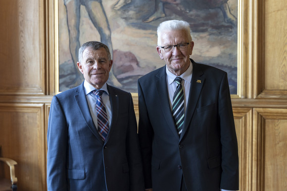 Europa Kretschmann auf Delegationsreise in der Schweiz Ministerpräsident Winfried Kretschmann (rechts) und Regierungsrat Ernst Stocker (links), Kanton Zürich.