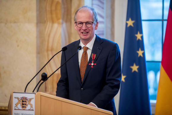 Auszeichnung Bundesverdienstkreuz für Rainer Reichhold Rainer Reichhold bei seiner Dankesrede