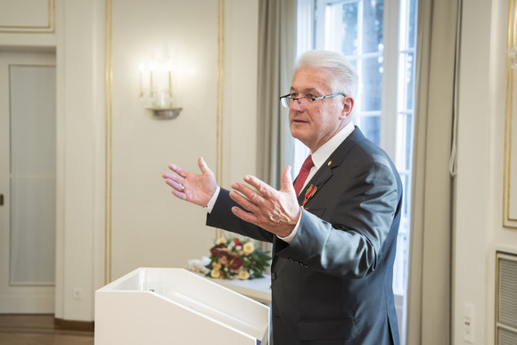 Auszeichnung Verdienstkreuz am Bande für Oskar Fuchs Oskar Fuchs (Foto: Staatsministerium Baden-Württemberg)