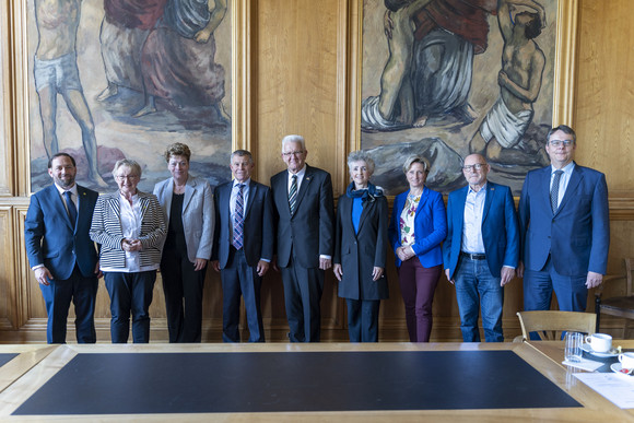 Europa Kretschmann auf Delegationsreise in der Schweiz Gruppenbild anlässlich des Arbeitsgesprächs mit dem Regierungsrat des Kantons Zürich