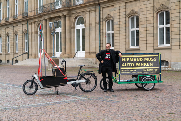 Elektromobilität Größte E-Lastenrad-Flotte 2018 in Stuttgart versammelt Größte E-Lastenrad-Flotte 2018 in Stuttgart versammelt. Bilderquelle: Ministerium für Verkehr BW, Daniel Mühlebach
