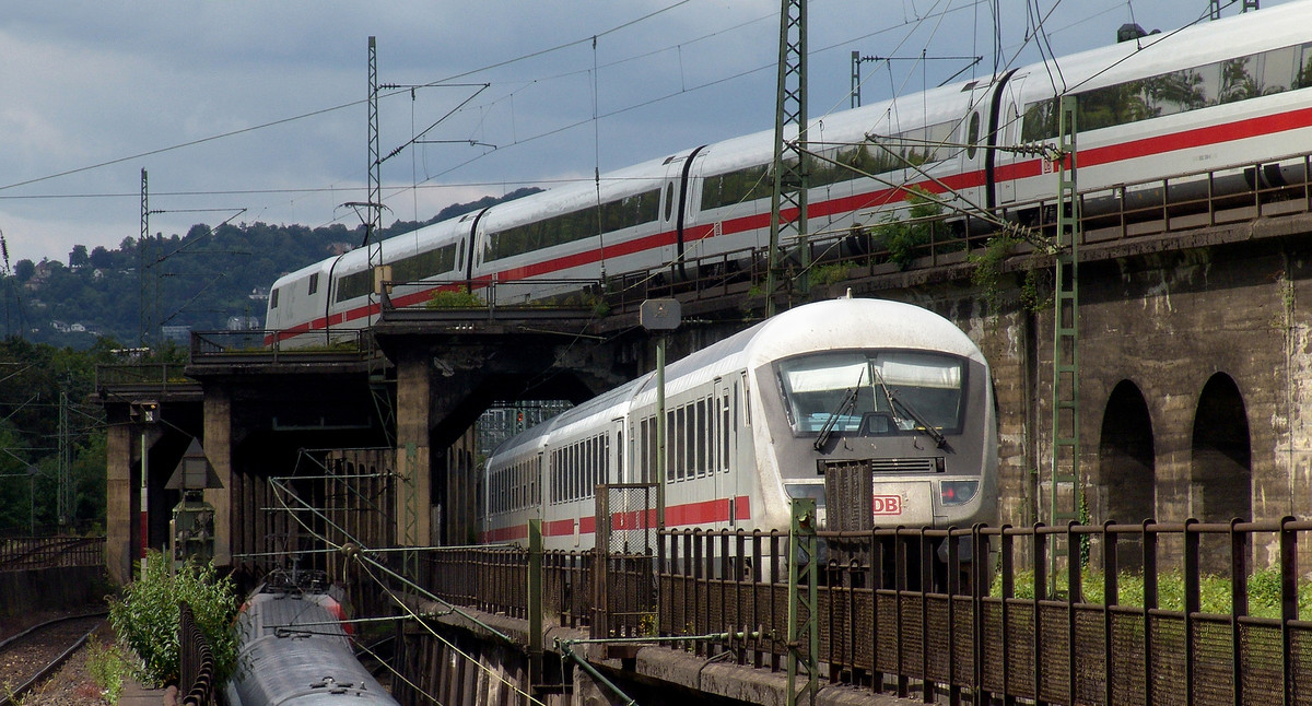 Tunnelgebirge vor Bahnhof Stuttgart (Bild: Fotograf Klaus Gebhard)