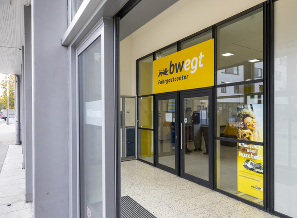 Eingang eines bwegt Fahrgastcenters.