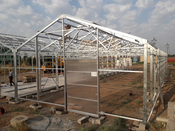Humanitäre Hilfe Neue humanitäre Landesprojekte in Autonomer Region Kurdistan im Irak Foliengewächshaus Uni Dohuk (Bild: © Dr. Michael Ernst / Staatsschule für Gartenbau Stuttgart-Hohenheim)