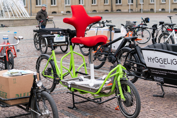 Elektromobilität Größte E-Lastenrad-Flotte 2018 in Stuttgart versammelt Größte E-Lastenrad-Flotte 2018 in Stuttgart versammelt. Bilderquelle: Ministerium für Verkehr BW, Daniel Mühlebach