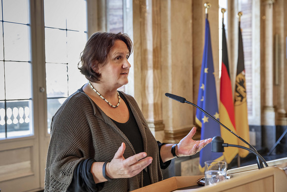 Minderheiten Staatsvertrag mit Landesverband der Deutschen Sinti und Roma Staatsministerin Theresa Schopper (Bild: Staatsministerium Baden-Württemberg)