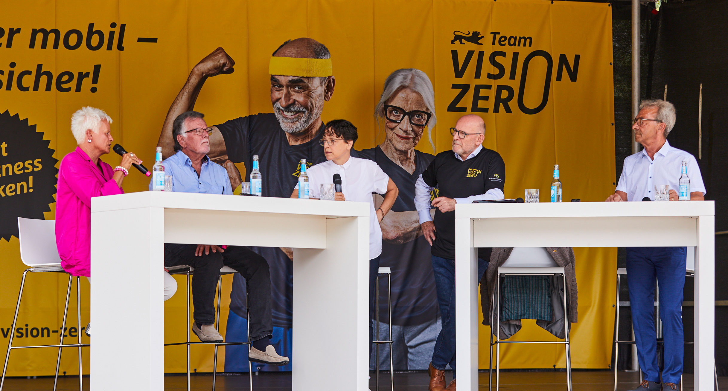 Podiumsdiskussion unter anderem mit Verkehrsminister Winfried Hermann.